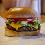Tommi's Burger Joint Comida