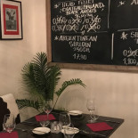 Moo Bar & Grill Dentro