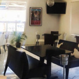 Moo Bar & Grill Dentro
