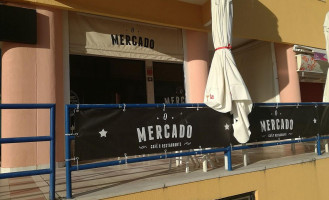 O Mercado outside
