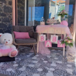 Rita's Tea House Dentro