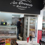 Ave Dourada À l'intérieur