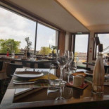 Tribuna À l'intérieur