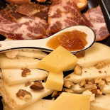 Alfama Cellar Comida