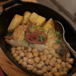 Alfama Cellar Comida