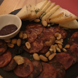 Alfama Cellar Comida