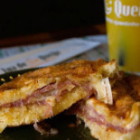 Lua De Queijo Comida