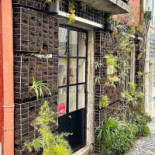 Boubou's Exterior
