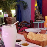 Tamarind Dentro