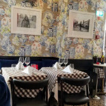 Audrey's Dentro