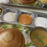 Nikkis Canteen Comida