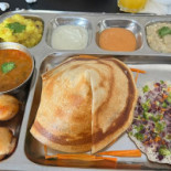 Nikkis Canteen Comida