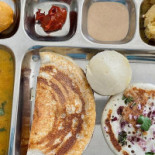 Nikkis Canteen Comida