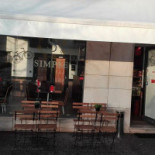 CafÉ Simple Exterior