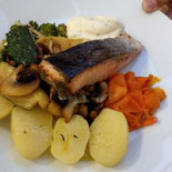 Uma Marisqueira (r. Do Comércio Nourriture