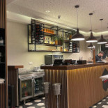 Meating Steakhouse Dentro
