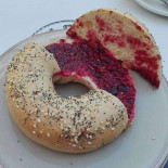 Raffi's Bagels Comida