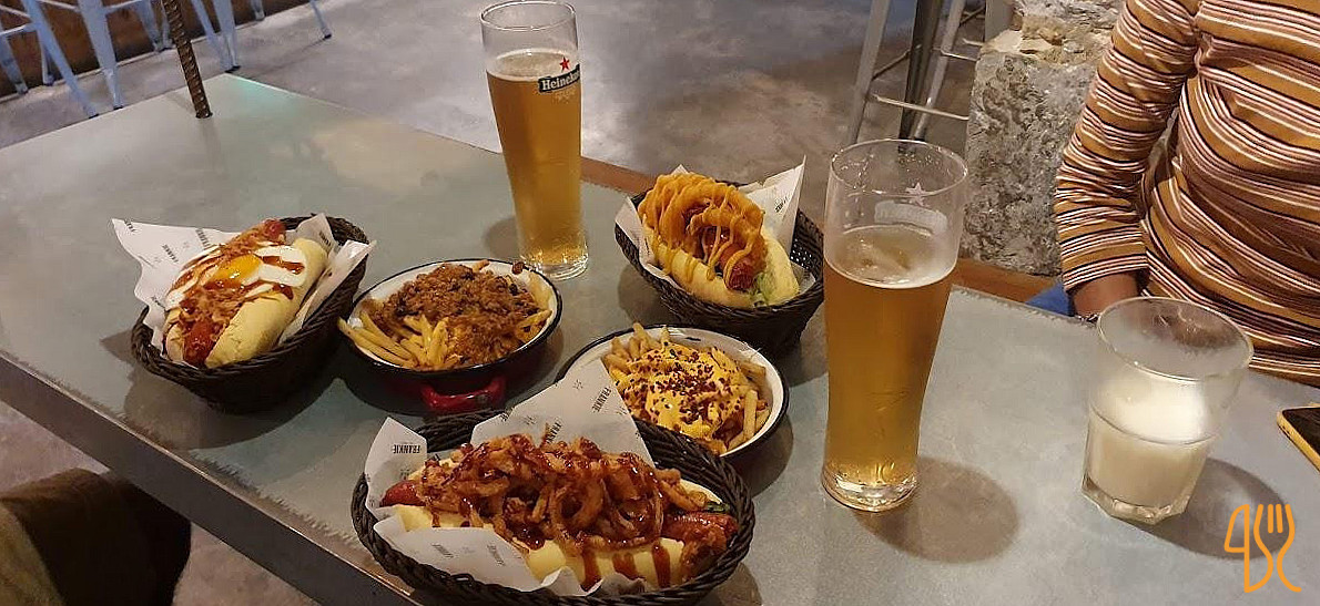 Frankie Hot Dogs Saldanha Essen