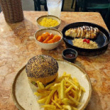 Jacaré Comida