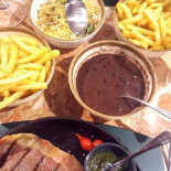 Jacaré Comida