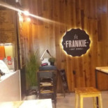 Frankie À l'intérieur