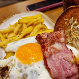 Wood Lounge food
