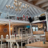 Mezza Restaurante Bar À l'intérieur