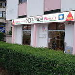 Pizzaria-rotunda Exterior