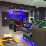 Bon-sai Lounge Sushi, Friends Music inside