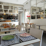 Pimms Cafe Dentro