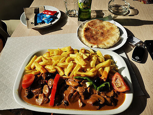 The Beer Garden Comida
