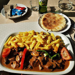 The Beer Garden Comida