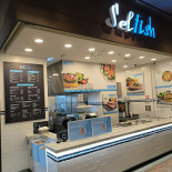 Selfish À l'intérieur