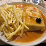 Pinovai Nourriture
