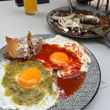 Dom Pepe Nourriture
