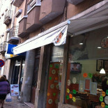 Flores Da Buondi outside
