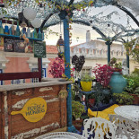 Café Galeria House Of Wonders Exterior