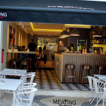 Meating Steakhouse Dentro