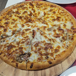 Il Pizzaiollo food