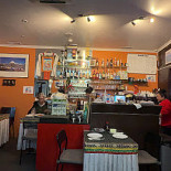 Rd's E Cafe' Dentro