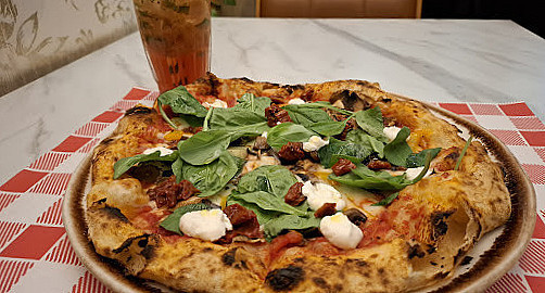 Encantus Pizzeria Comida