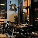 É Um À l'intérieur