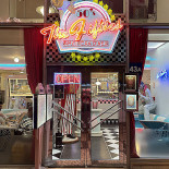 The Fifties Dentro