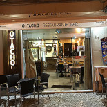 O Tacho À l'intérieur
