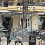 Theo's Bazar Cafe Extérieur