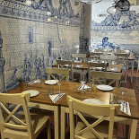 Vila Adentro À l'intérieur