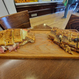 Cafe Penta Tostas E Bolos A Metro Boisson