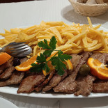 Tasquinha O Telheiro Comida