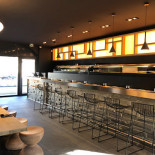 Yevgen Sushi À l'intérieur