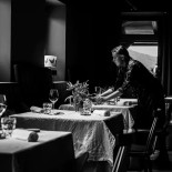Rhodes Coffee Dentro